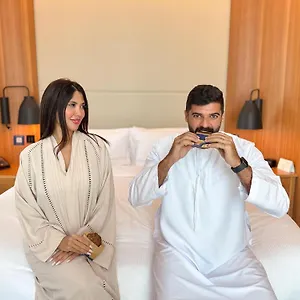 فندق دبل تري باي هيلتون - الخليج التجاري, دبي